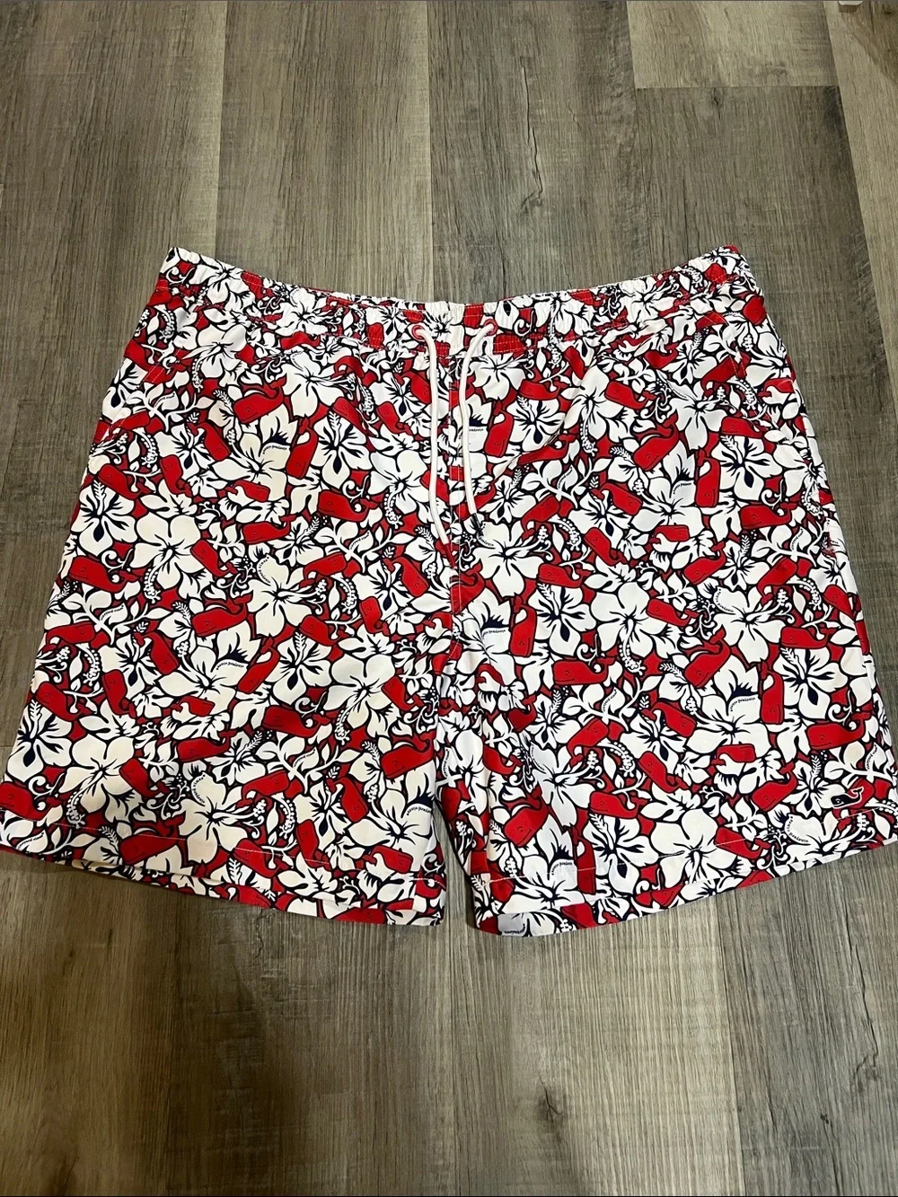 Vineyard Vines for Target Men’s swim trunks size L in EUC